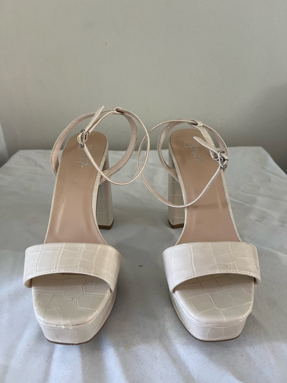 Beige Croc Embossed Platform Heels Ankle Strap Block Heel Size 8.5 - Picture 2 of 6